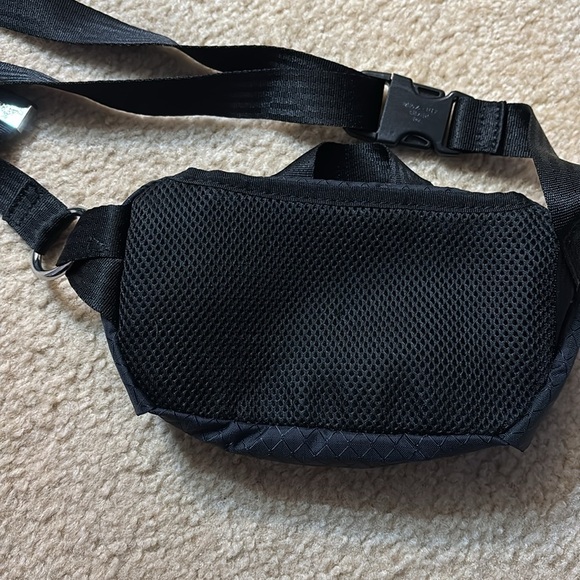 Athleta belt bag - Picture 5 of 10
